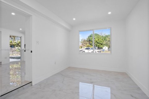 House in Opa-locka, Florida 4 bedrooms, 176.05 sq.m. № 2004204 - photo 26