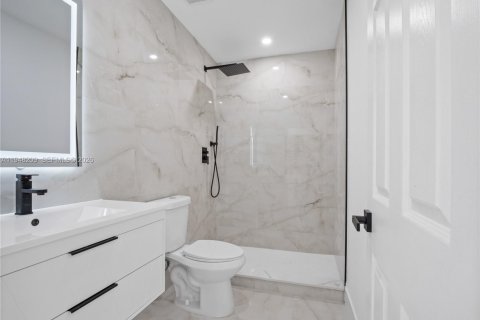 House in Opa-locka, Florida 4 bedrooms, 176.05 sq.m. № 2004204 - photo 6