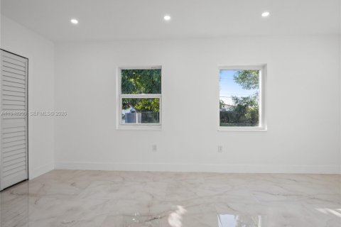 House in Opa-locka, Florida 4 bedrooms, 176.05 sq.m. № 2004204 - photo 7