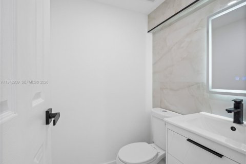 House in Opa-locka, Florida 4 bedrooms, 176.05 sq.m. № 2004204 - photo 11