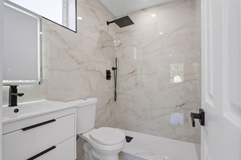 House in Opa-locka, Florida 4 bedrooms, 176.05 sq.m. № 2004204 - photo 22