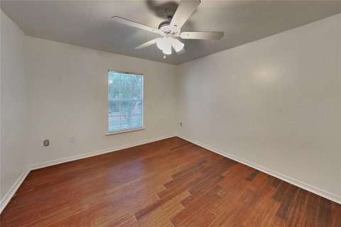 House in Apopka, Florida 4 bedrooms, 206.61 sq.m. № 2259409 - photo 4