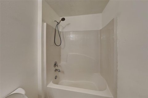 House in Apopka, Florida 4 bedrooms, 206.61 sq.m. № 2259409 - photo 22