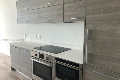 Купить кондоминиум в Майами, Флорида 2 спальни, 99.13м2, № 1860152 - фото 7