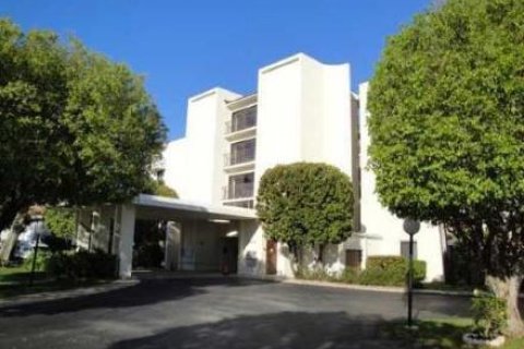 Condo in Lantana, Florida, 2 bedrooms  № 935211 - photo 1