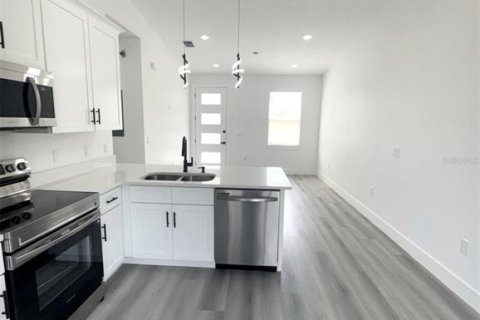 Immobilier commercial à vendre à Haines City, Floride: 4 chambres, 156.45 m2 № 2433445 - photo 9