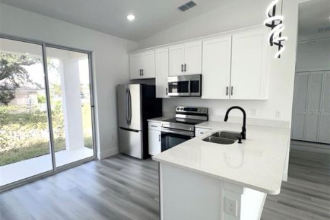 Immobilier commercial à vendre à Haines City, Floride: 4 chambres, 156.45 m2 № 2433445 - photo 12