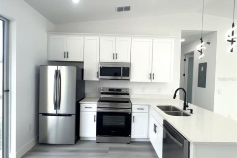 Immobilier commercial à vendre à Haines City, Floride: 4 chambres, 156.45 m2 № 2433445 - photo 11
