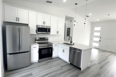 Immobilier commercial à vendre à Haines City, Floride: 4 chambres, 156.45 m2 № 2433445 - photo 10