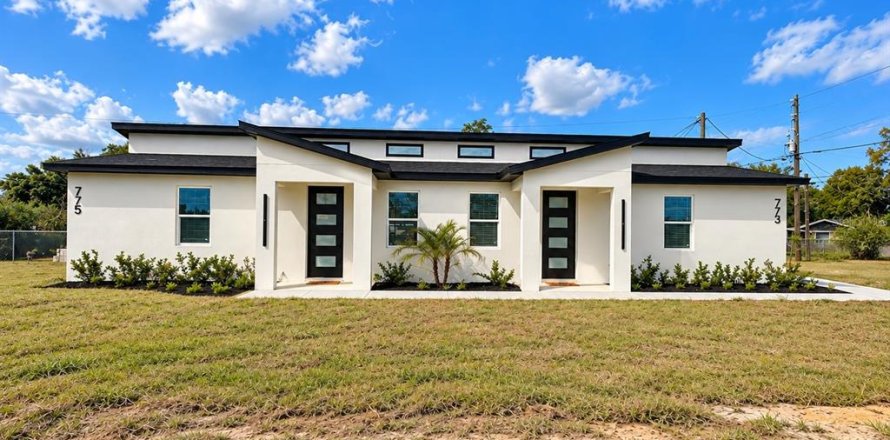 Immobilier commercial à Haines City, Floride 4 chambres, 156.45 m2 № 2433445
