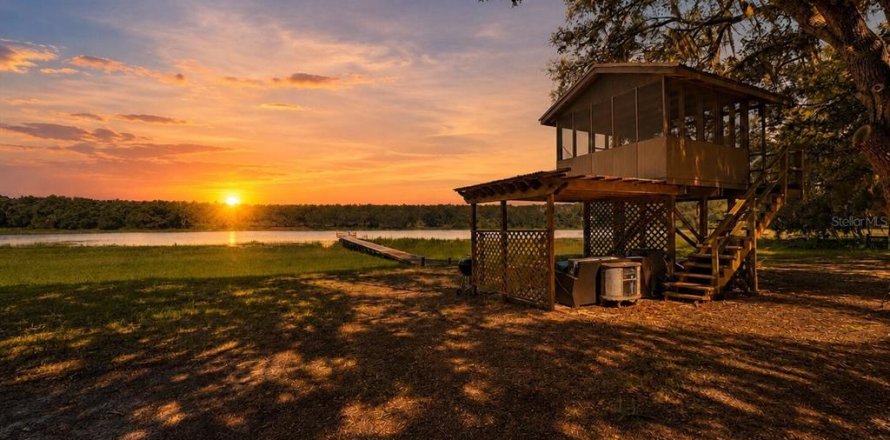 Casa en Weirsdale, Florida 3 dormitorios, 225.01 m2 № 2156654