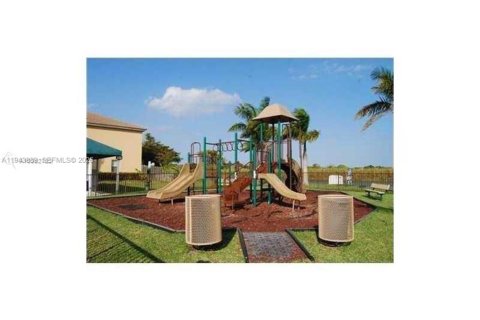 House in Cutler Bay, Florida 4 bedrooms, 201.6 sq.m. № 2000624 - photo 22