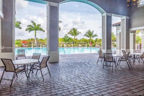 House in Cutler Bay, Florida 4 bedrooms, 201.6 sq.m. № 2000624 - photo 28