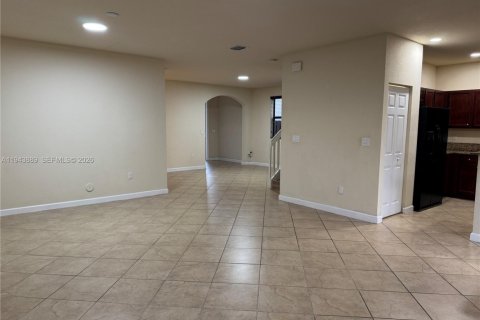 House in Cutler Bay, Florida 4 bedrooms, 201.6 sq.m. № 2000624 - photo 3