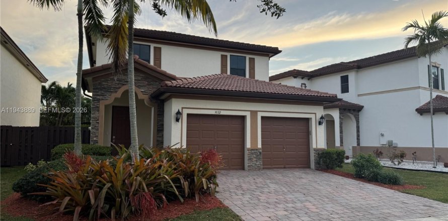 House in Cutler Bay, Florida 4 bedrooms, 201.6 sq.m. № 2000624