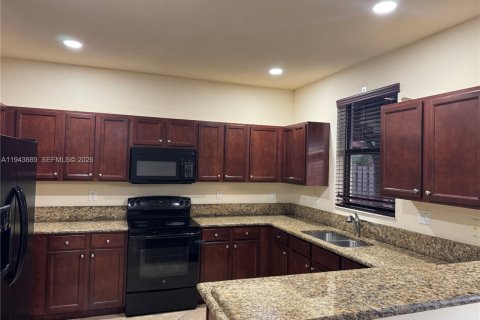 House in Cutler Bay, Florida 4 bedrooms, 201.6 sq.m. № 2000624 - photo 5