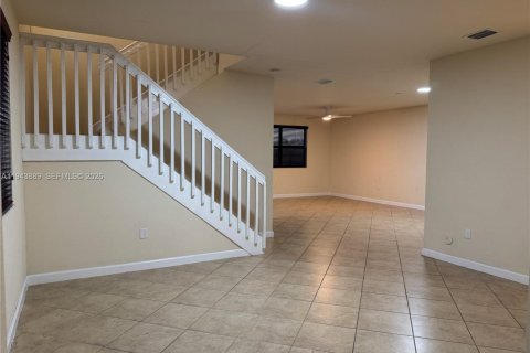 House in Cutler Bay, Florida 4 bedrooms, 201.6 sq.m. № 2000624 - photo 2