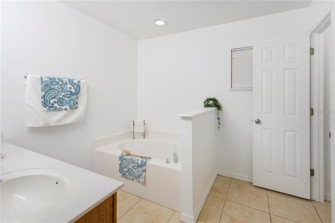House in Ocoee, Florida 3 bedrooms, 185.06 sq.m. № 2407162 - photo 18