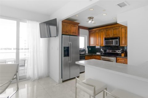 Condominio en alquiler en Miami Beach, Florida, 2 dormitorios, 83.61 m2 № 2088569 - foto 5