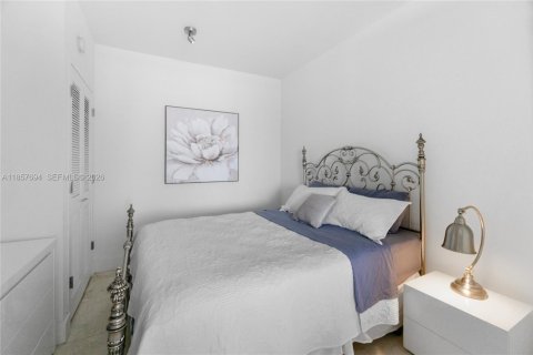 Condominio en alquiler en Miami Beach, Florida, 2 dormitorios, 83.61 m2 № 2088569 - foto 11
