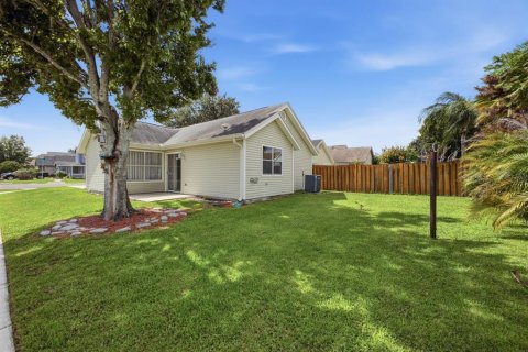 Villa ou maison à louer à Kissimmee, Floride: 3 chambres, 111.58 m2 № 2413730 - photo 2
