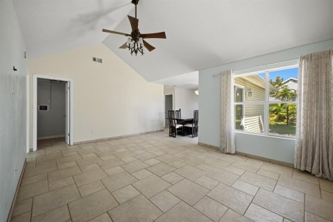 Villa ou maison à louer à Kissimmee, Floride: 3 chambres, 111.58 m2 № 2413730 - photo 4