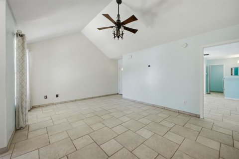 Villa ou maison à louer à Kissimmee, Floride: 3 chambres, 111.58 m2 № 2413730 - photo 5