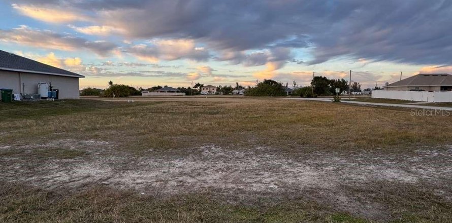 Terrain à Cape Coral, Floride № 2228547