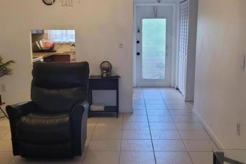Condo in Sunrise, Florida, 1 bedroom № 2254302 - photo 3