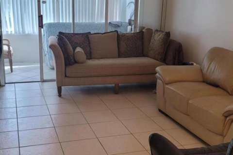 Condo in Sunrise, Florida, 1 bedroom № 2254302 - photo 2