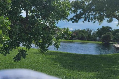 Condo in Sunrise, Florida, 1 bedroom № 2254302 - photo 5