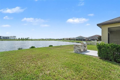 House in Land O' Lakes, Florida 5 bedrooms, 350.89 sq.m. № 2199070 - photo 23