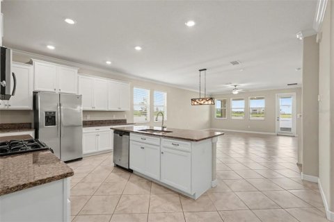 House in Land O' Lakes, Florida 5 bedrooms, 350.89 sq.m. № 2199070 - photo 6