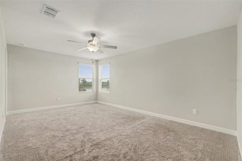 House in Land O' Lakes, Florida 5 bedrooms, 350.89 sq.m. № 2199070 - photo 17