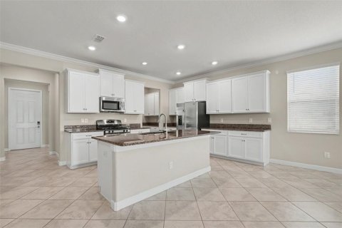House in Land O' Lakes, Florida 5 bedrooms, 350.89 sq.m. № 2199070 - photo 7