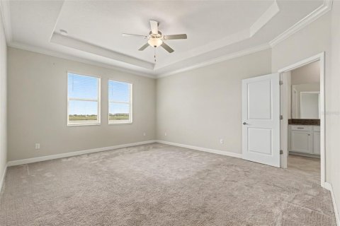 House in Land O' Lakes, Florida 5 bedrooms, 350.89 sq.m. № 2199070 - photo 12