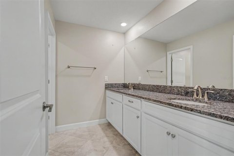 House in Land O' Lakes, Florida 5 bedrooms, 350.89 sq.m. № 2199070 - photo 20