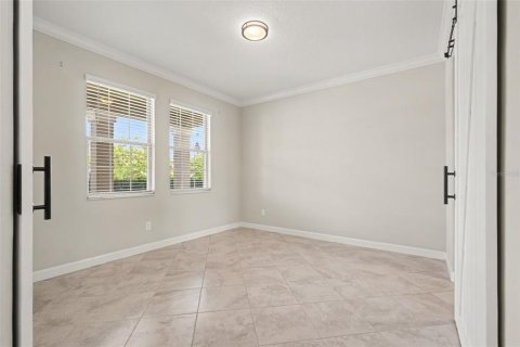 House in Land O' Lakes, Florida 5 bedrooms, 350.89 sq.m. № 2199070 - photo 9