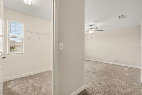 House in Land O' Lakes, Florida 5 bedrooms, 350.89 sq.m. № 2199070 - photo 18