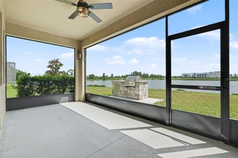 House in Land O' Lakes, Florida 5 bedrooms, 350.89 sq.m. № 2199070 - photo 29