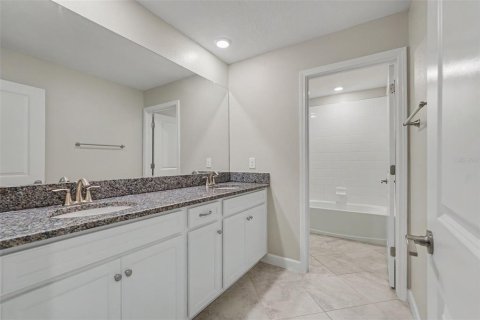 House in Land O' Lakes, Florida 5 bedrooms, 350.89 sq.m. № 2199070 - photo 21