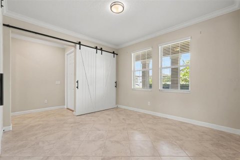 House in Land O' Lakes, Florida 5 bedrooms, 350.89 sq.m. № 2199070 - photo 8