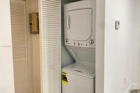 Copropriété à vendre à Pembroke Pines, Floride: 1 chambre, 68.65 m2 № 2019785 - photo 20