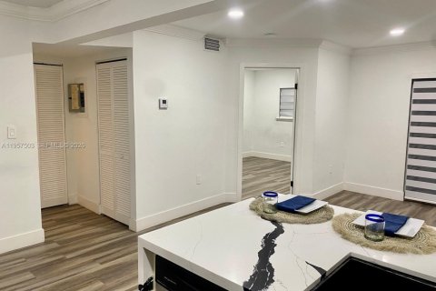 Copropriété à vendre à Pembroke Pines, Floride: 1 chambre, 68.65 m2 № 2019785 - photo 12