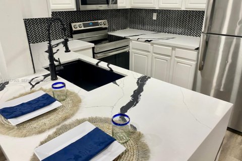 Copropriété à vendre à Pembroke Pines, Floride: 1 chambre, 68.65 m2 № 2019785 - photo 10