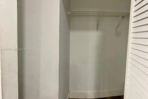 Copropriété à vendre à Pembroke Pines, Floride: 1 chambre, 68.65 m2 № 2019785 - photo 19