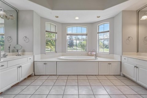 House in Orlando, Florida 4 bedrooms, 335.19 sq.m. № 1765851 - photo 10