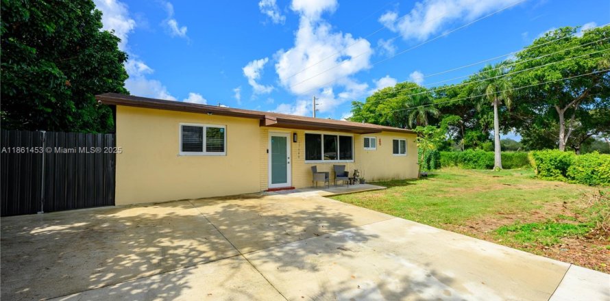 Casa en Homestead, Florida 4 dormitorios, 112.97 m2 № 1892247