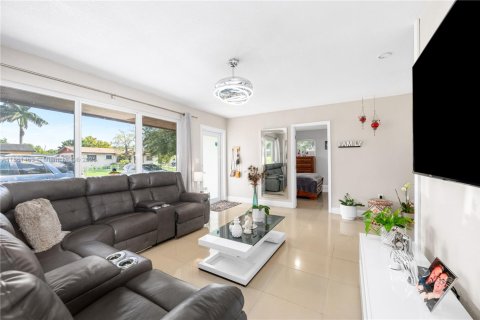 Casa en venta en Homestead, Florida, 4 dormitorios, 112.97 m2 № 1892247 - foto 7