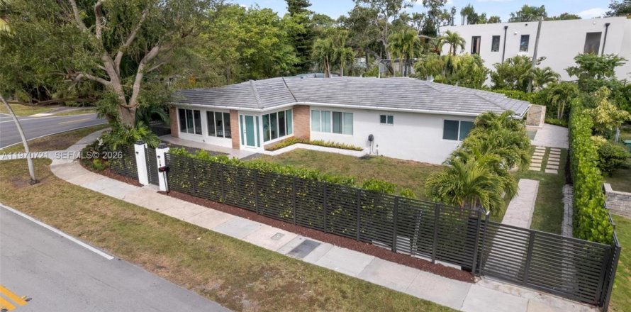 Дом в Майами, Флорида 3 спальни, 205.87м2 № 2032076